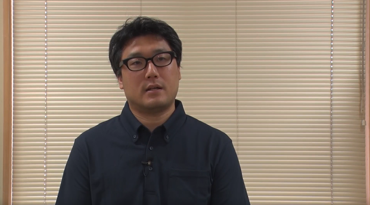 デジタル庁GSS班の鎌田憲太郎・参事官補佐の写真。