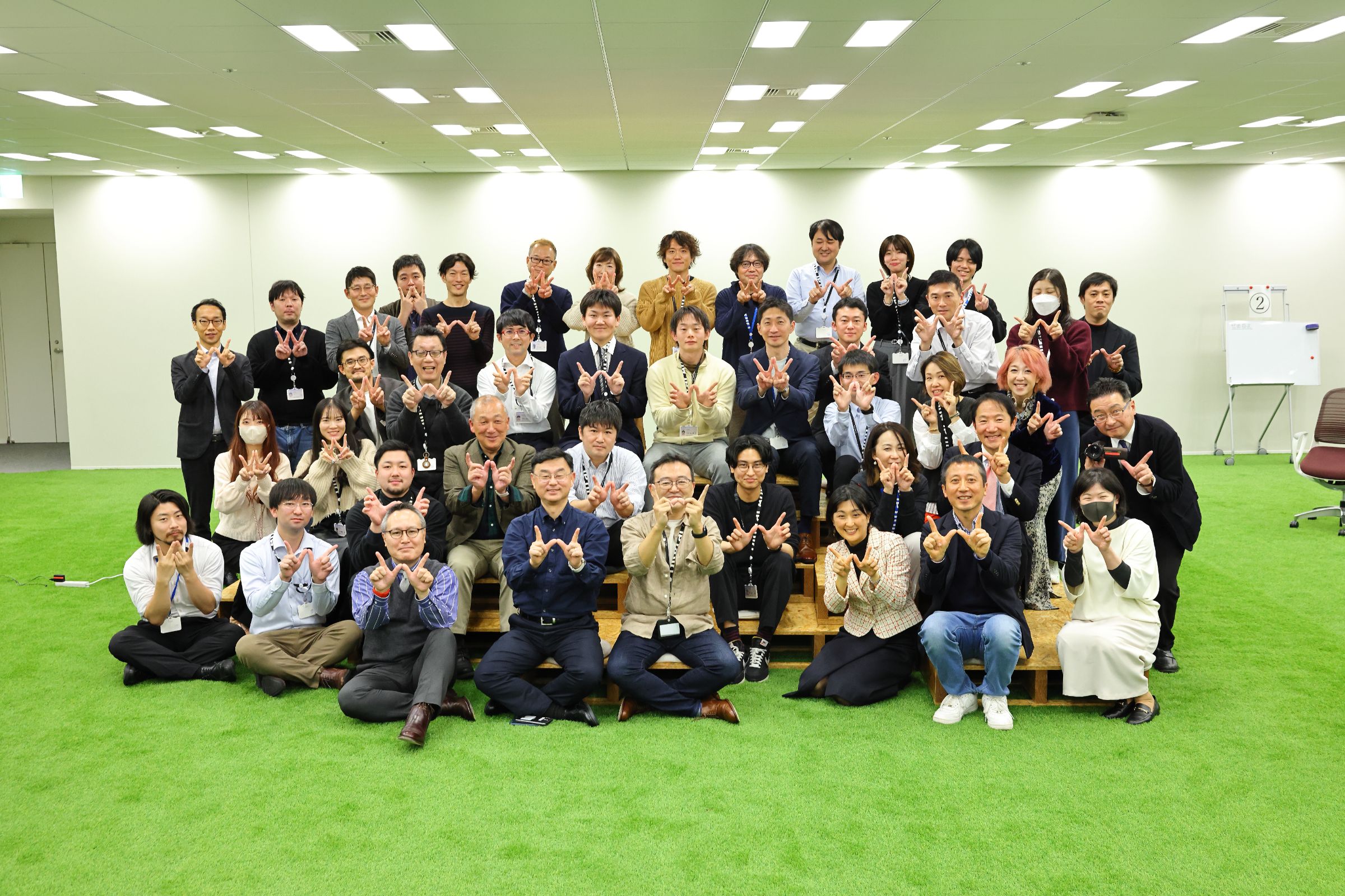 約40人が集まった集合写真