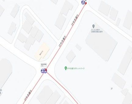 「こうのとりっぷ」の画像。赤い太線はリスク値が高い路線、赤いアイコンはリスク値が高い交差点、青いアイコンは過去の交通事故発生地点を表しています。青いアイコンをクリックすると事故情報が見られます。（鴻巣市Webサイトより）