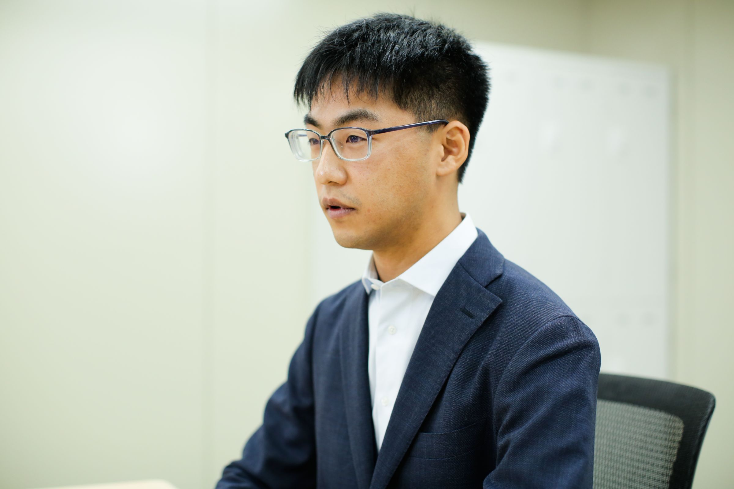 省内にGSSのメリットを広める「GSSアンバサダー」について語る農林水産省デジタル政策推進チーム 業務改革推進班  佐藤 柚弥氏の写真。