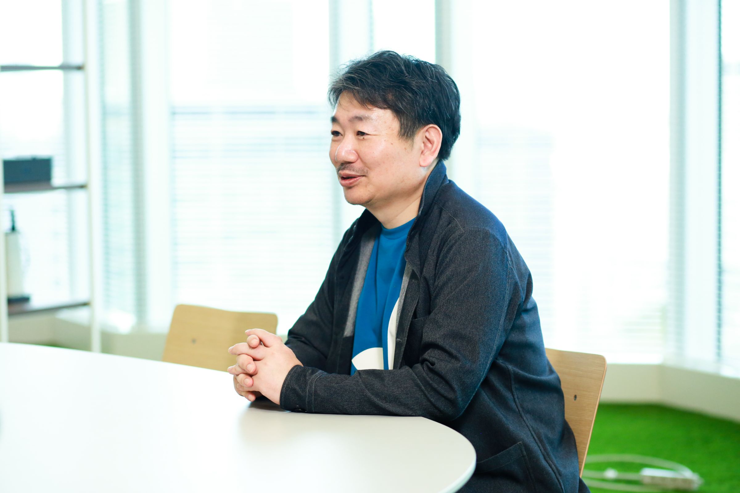 外資系ソフトウェア企業勤務した後に起業した経歴を持つデジタル庁 CA(チーフアーキテクト)の本丸達也