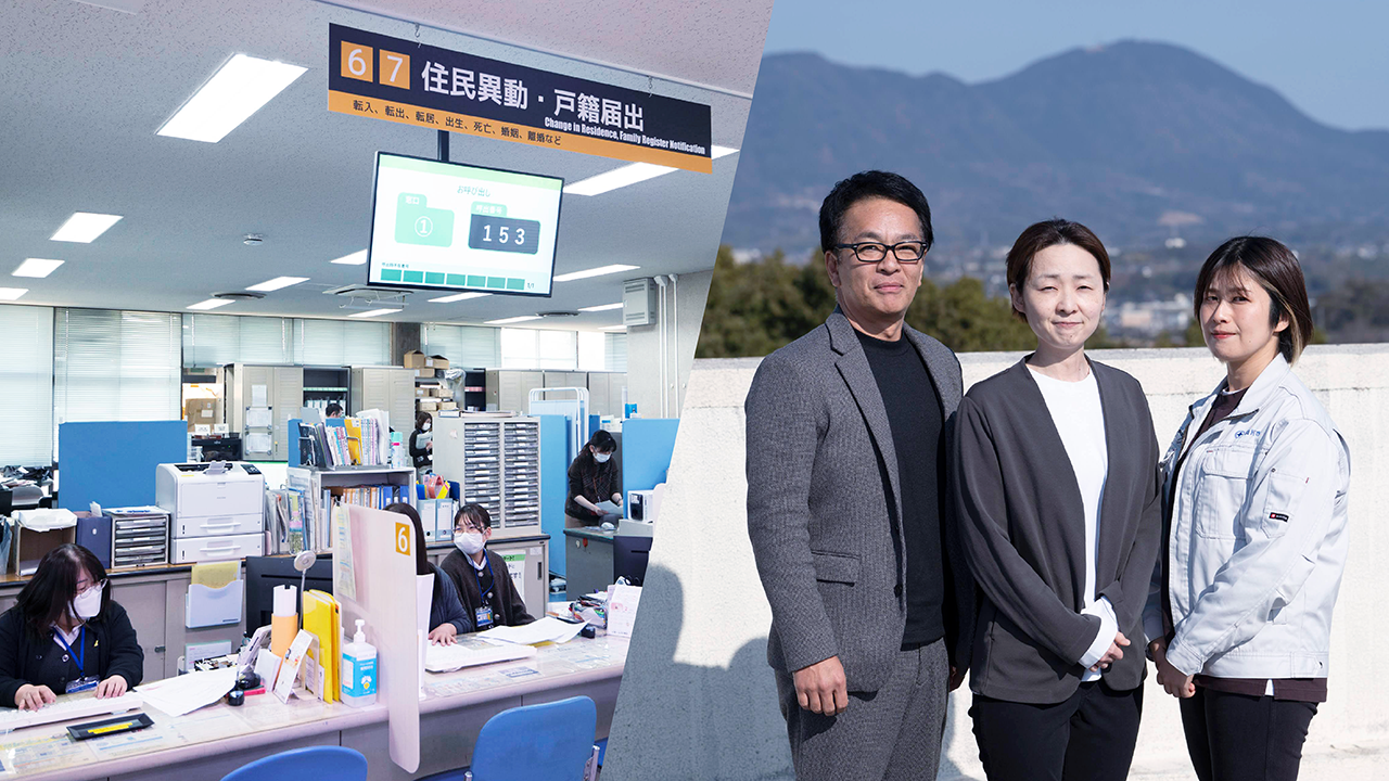 デジタル庁ニュースのサムネイル。市役所の住民異動・戸籍届出窓口の様子と、屋外に立つ3名の人物の組み写真。左側は「住民異動・戸籍届出（転入、転出、転居、出生、死亡、婚姻、離婚など）」と書かれた案内サインが掲げられた市役所の窓口フロア。複数の窓口スタッフがマスクを着用して業務にあたっている。右側は晴天の屋外で、山を背景に3名が並んで立っている。